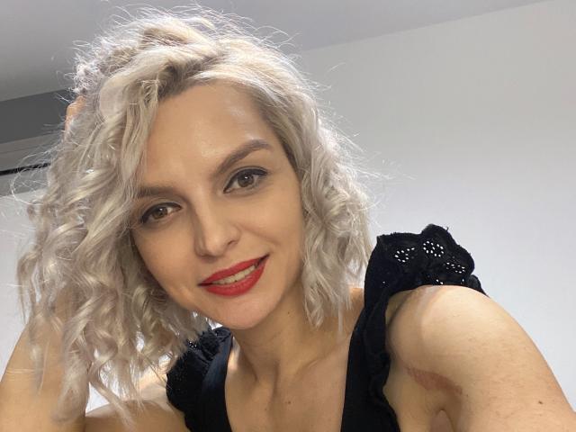 DouceAmelia - Sexe cam en vivo - 26561094