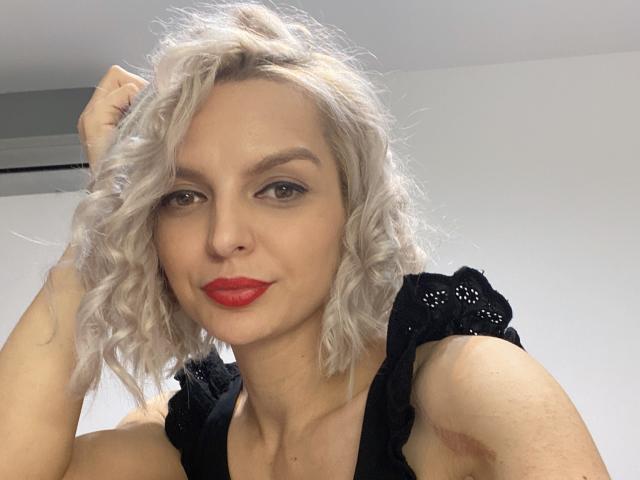 DouceAmelia - Porno na żywo i seks kamera - 26561102