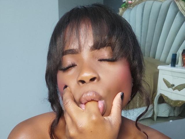 LindaBird - Live porn &amp; sex cam - 26561642