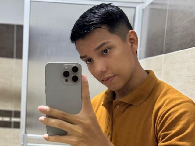 EdwinBlaze - Live sex cam - 26562478