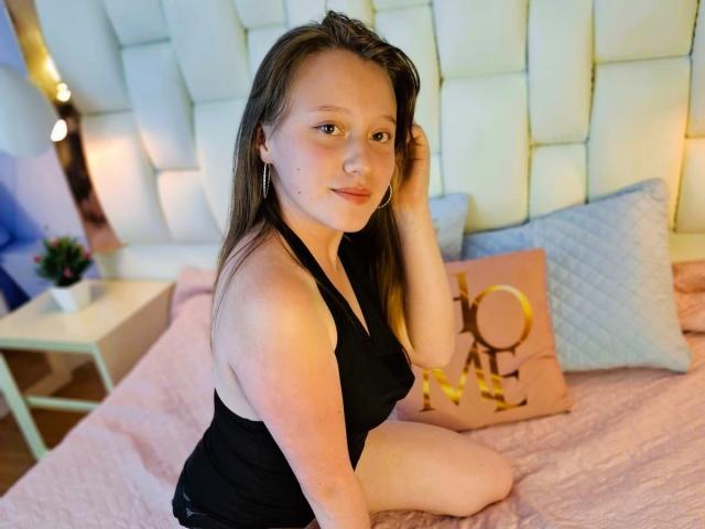LilouMoretti - Live sex cam - 26563222