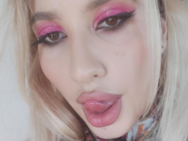 ElzaKomx - Live Sex Cam - 26566046