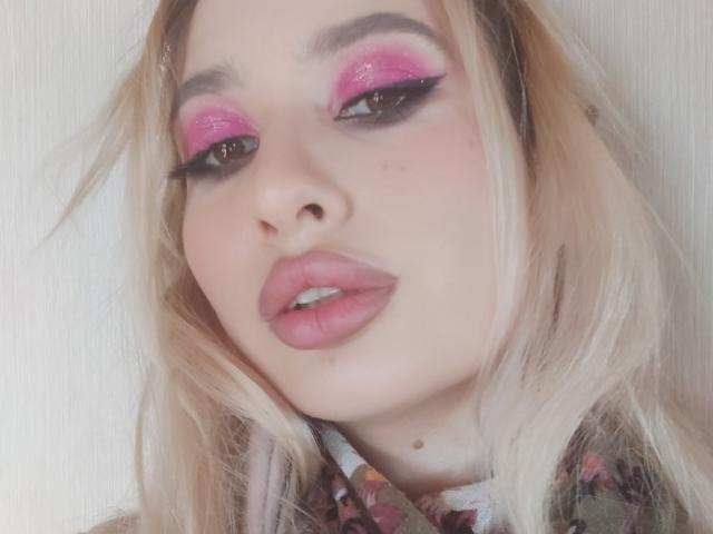 ElzaKomx - Live porn &amp; sex cam - 26566094