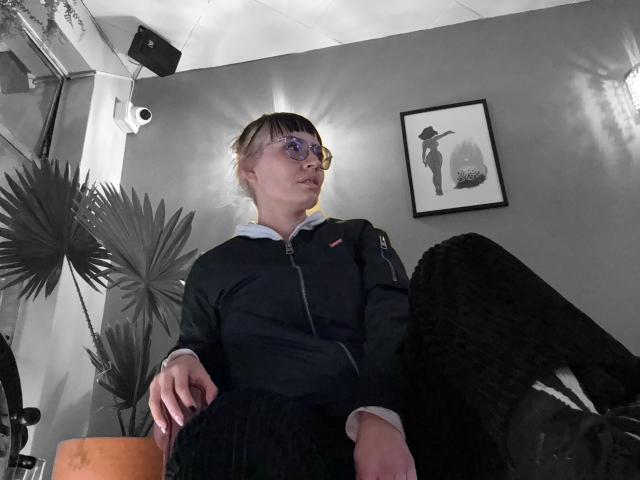 SaraleePoison - Live sex cam - 26569834