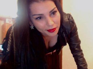 VanessaRubby - Chat hot with a charcoal hair College hotties 