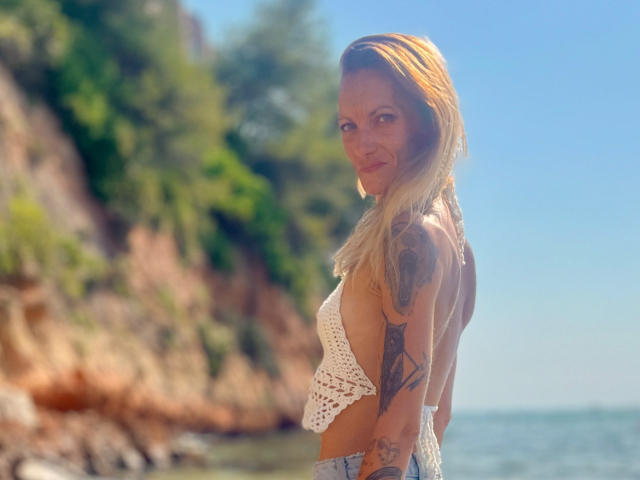 DaneeSoHot - Live sex cam - 26633722