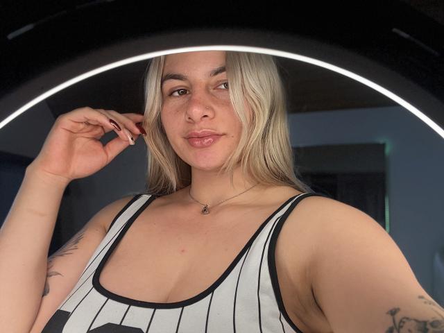 AtheneaRossi - Live sex cam - 26637446