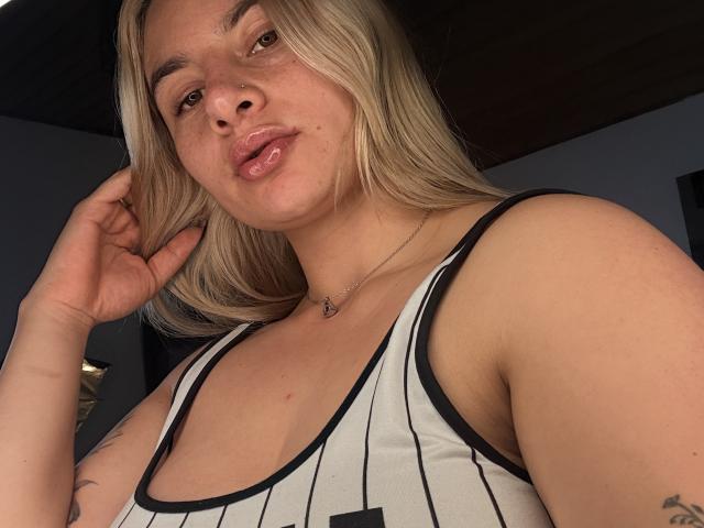 AtheneaRossi - Live sex cam - 26637474