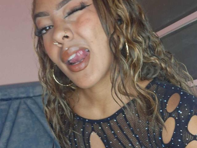 AmelieDuvall - Live Sex Cam - 26665358