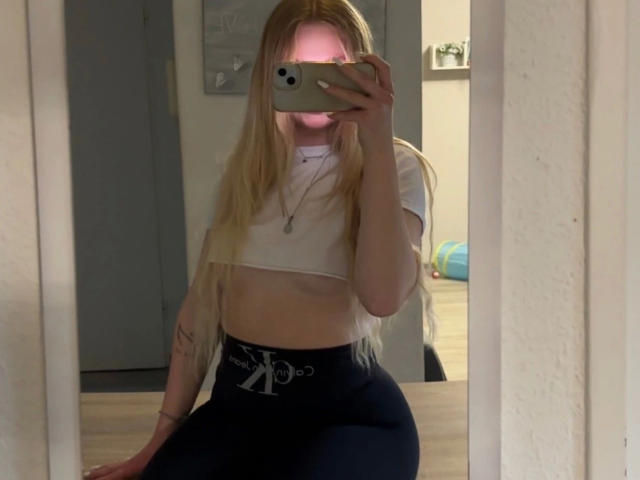 RoyalBlondie-hot - Live sex cam - 26673630