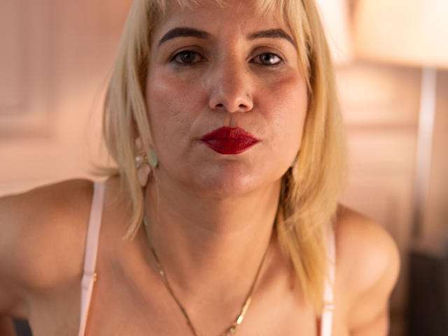 GiuliaAddams - Live Sex Cam - 26682445