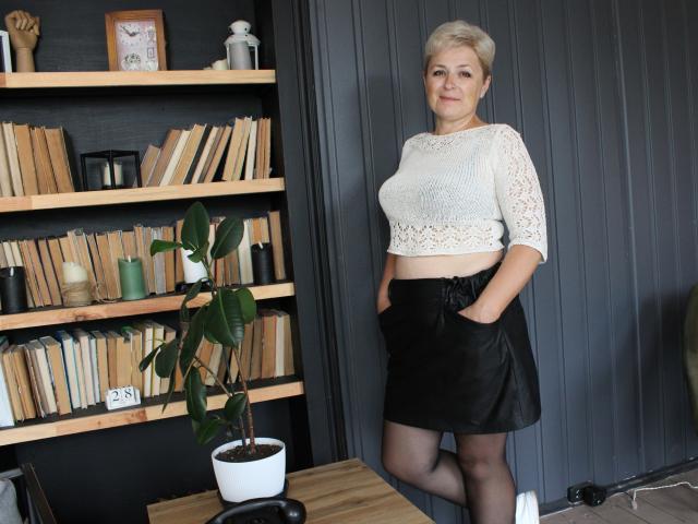 EmiliaGree - Live porn &amp; sex cam - 26685333