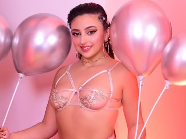 KylieCharm - Live sex cam - 26687337