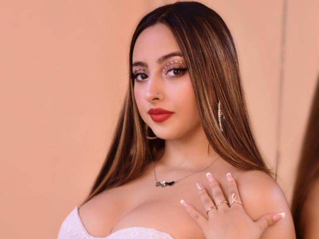 KylieCharm - Live Sex Cam - 26687369