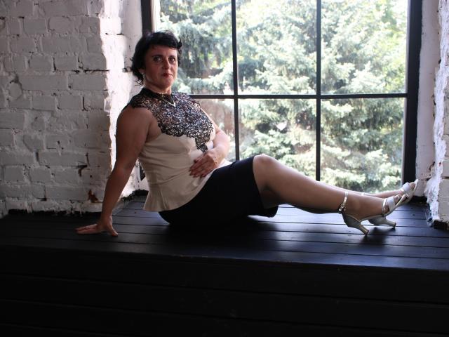 LuciaMii - Live sex cam - 26696873
