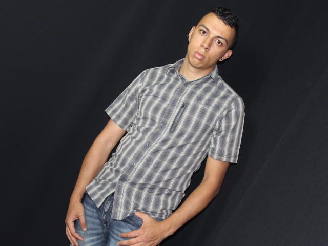 GiovaniRandyHot - Chat cam x with a black hair Horny gay lads 