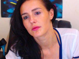 EyesShotForU - Web cam hot with this charcoal hair Hot lady 