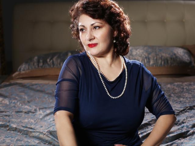 SweetSadieBBy - Live porn with this MILF with large ta tas 