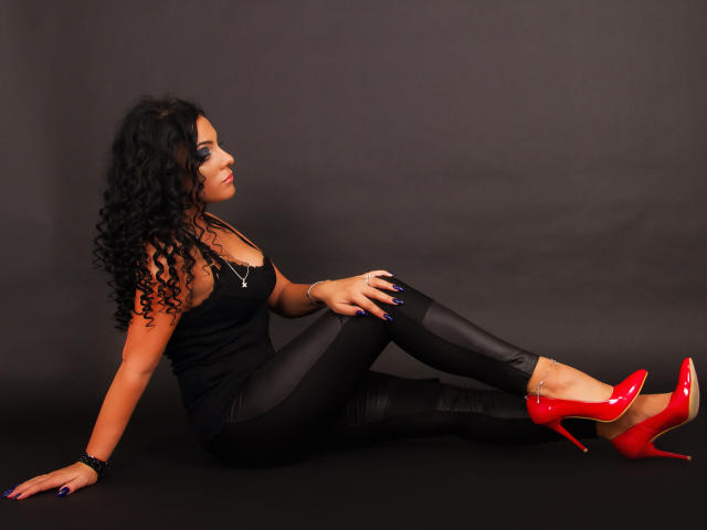 MissKhloe - online chat xXx with this average boob Fetish 