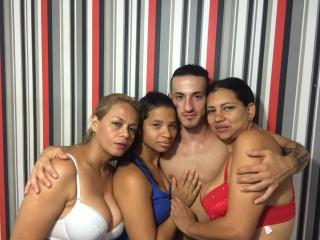 ThreeNstyGirlsAndOneGuy - Webcam live hard with this Foursome 