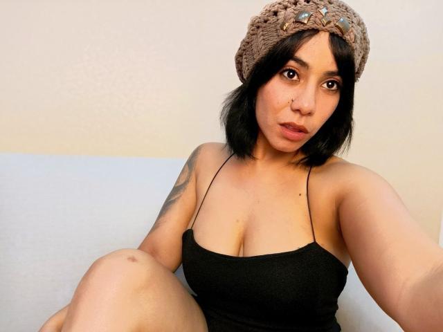 IvonnyJackson - Live Sex Cam - 26970038