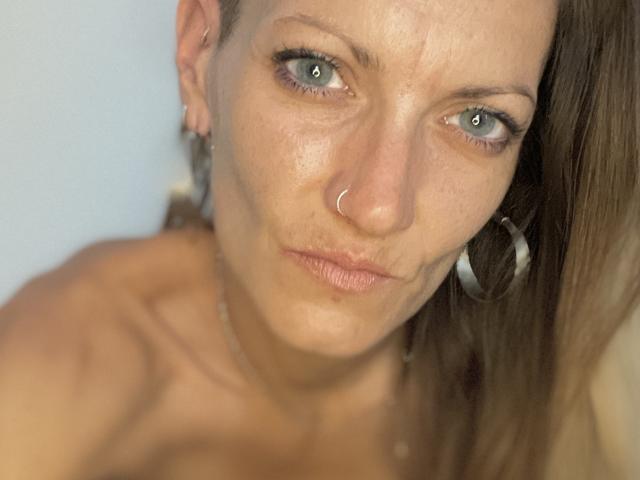 DaneeSoHot - Live sex cam - 26973806