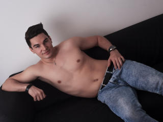 BillyPassionn - Webcam hot with this shaved private part Homosexual couple 
