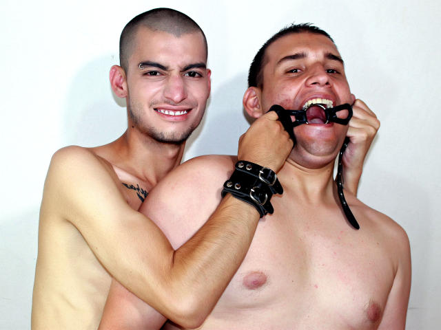 TonnyForSantini - Webcam live nude with this brunet Homo couple 
