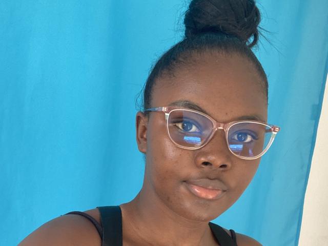 LuciCrees - Live sex cam - 27012576