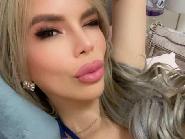 HotCumAdriana69x - Sexe cam en vivo - 27018731