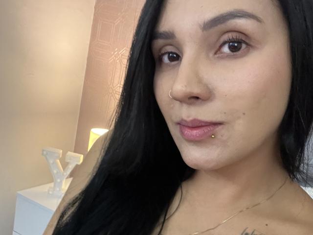 YessiJaymes - Live sex cam - 27052602