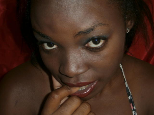 BisouBisou - Show live xXx with a latin Hot girl 