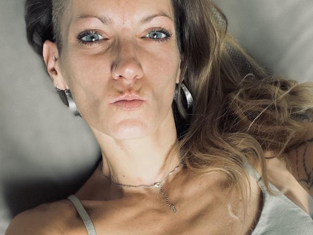 DaneeSoHot - Sexe cam en vivo - 27090199