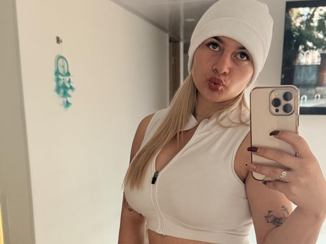 AtheneaRossi - Live porn &amp; sex cam - 27097577