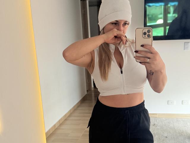 AtheneaRossi - Live porn &amp; sex cam - 27097710