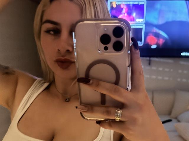 AtheneaRossi - Live porn &amp; sex cam - 27100314