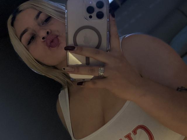 AtheneaRossi - Live sex cam - 27100846