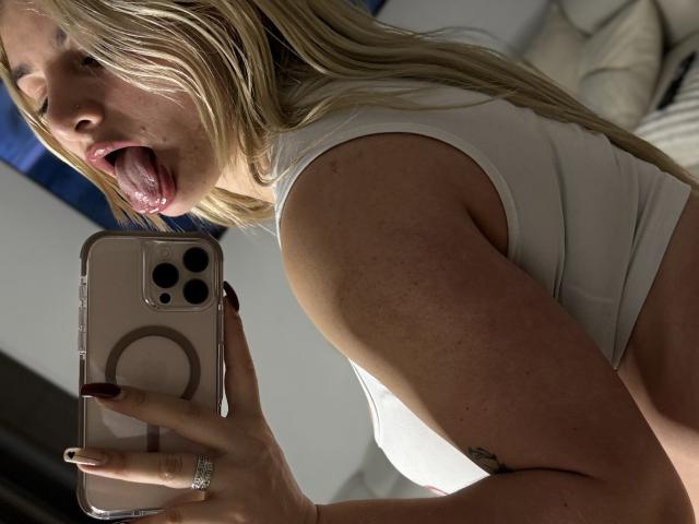 AtheneaRossi - Porno na żywo i seks kamera - 27100860