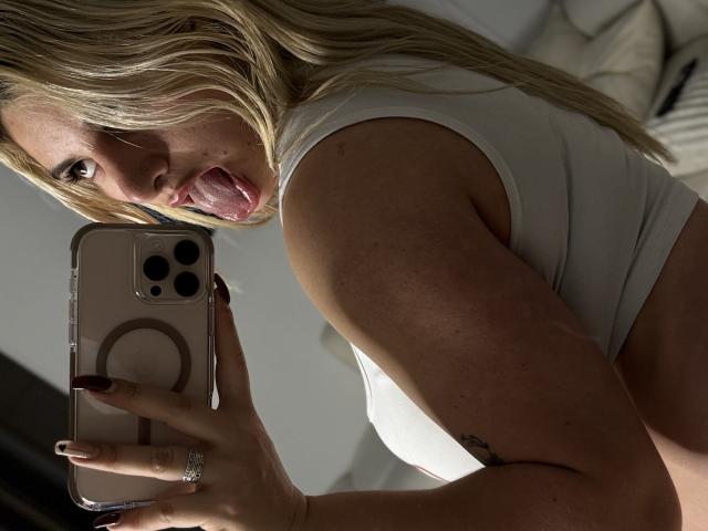 AtheneaRossi - Live sex cam - 27100874