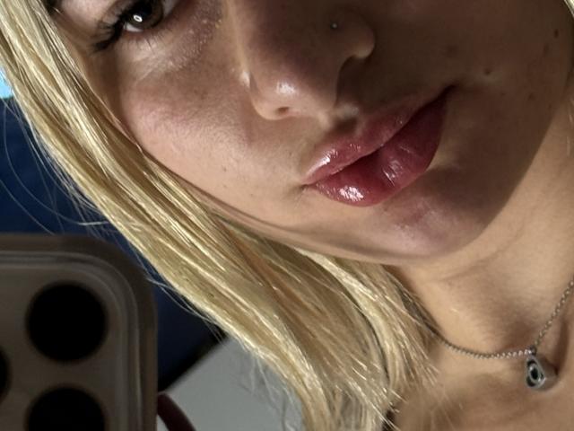 AtheneaRossi - Live sexe cam - 27100923