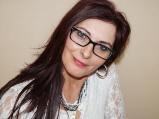 SophieSexy - Live cam x with this Lady over 35 with big bosoms 