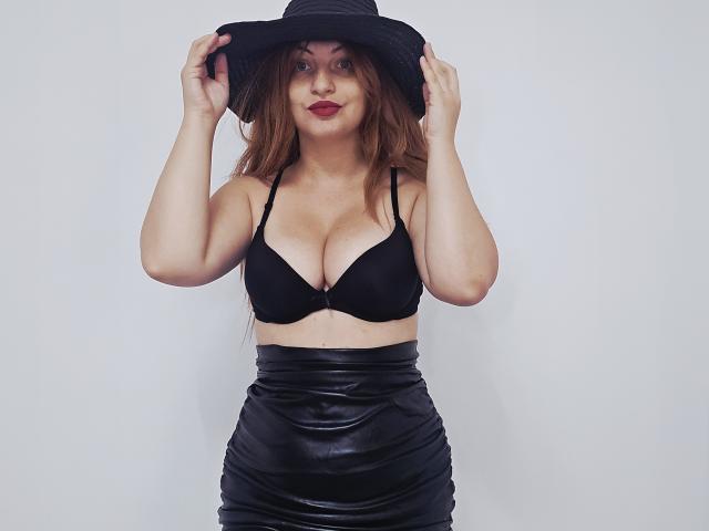 GiannaSexxy - Live sex cam - 27149496
