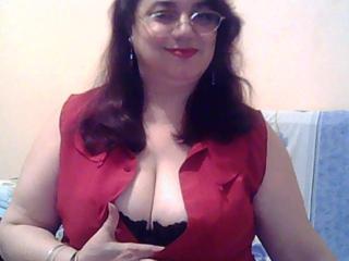 HotFoxyLady - Chat live x with this Horny lady with regular tits 