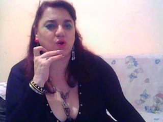HotFoxyLady - Chat live sexy with this White Gorgeous lady 