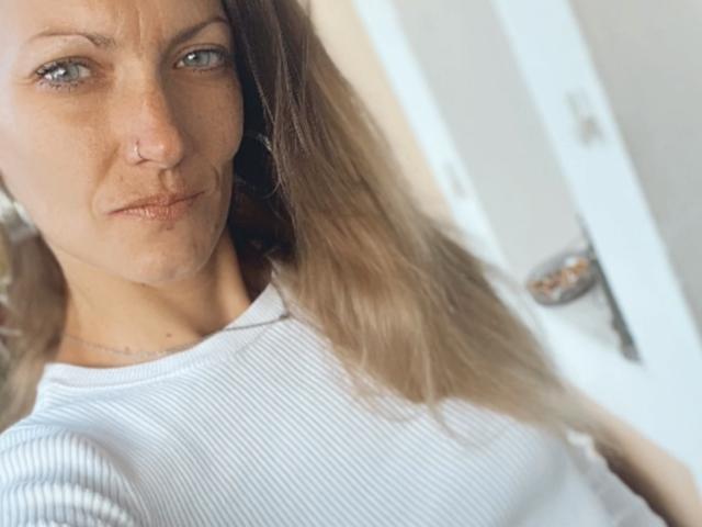 DaneeSoHot - Live sex cam - 27205811