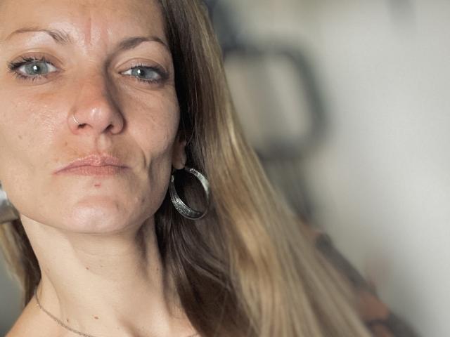 DaneeSoHot - Live sexe cam - 27205818