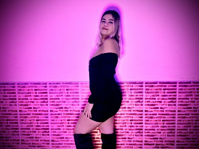 TarahDustin - Live sex cam - 27213462