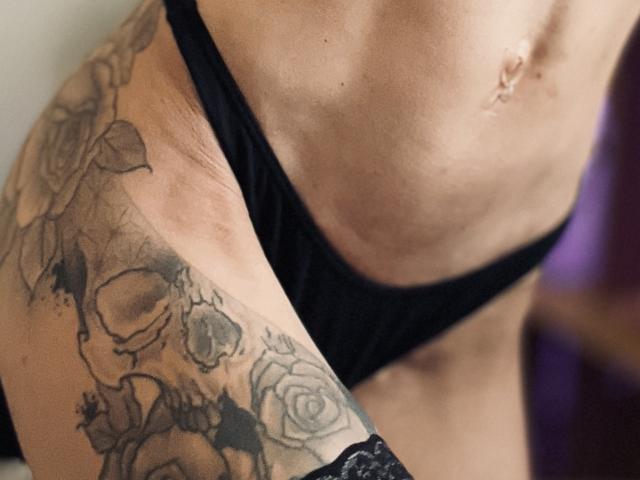 DaneeSoHot - Live sex cam - 27287670