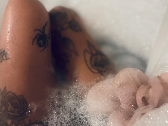 DaneeSoHot - Live sex cam - 27287901