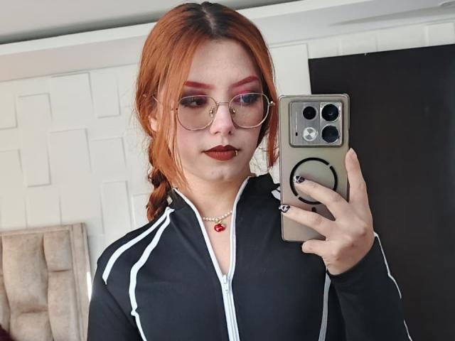 EmmaThomsonn - Live sex cam - 27292178